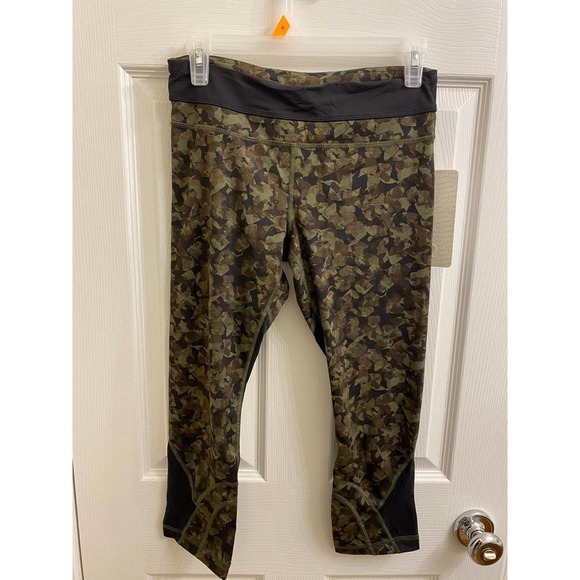 Lululemon NWT Run Inspire Crop II, Sz 6 - Picture 5 of 8